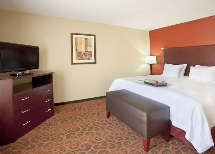 Hotel Hampton & Worth-west-i-30